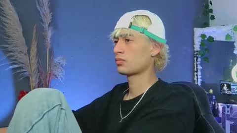 mattias     online show from October 16, 11:17 pm