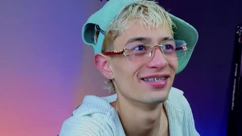 mattias     online show from December 23, 4:43 am