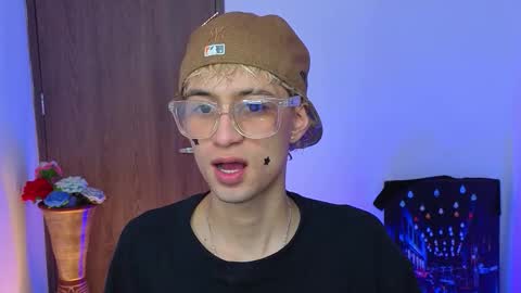 mattias     online show from March 17, 5:44 am