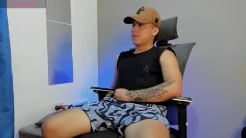 mattiwsmorris_ online show from November 19, 3:45 pm