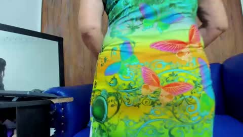 Snapshot of mature_beautiful chatting on February 13, 5:54 pm Lucy online show from February 13, 5:54 pm