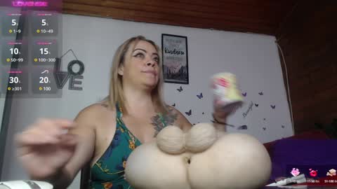 Snapshot of mature_liaa chatting on January 6, 8:50 pm Mature liaa online show from January 6, 8:50 pm