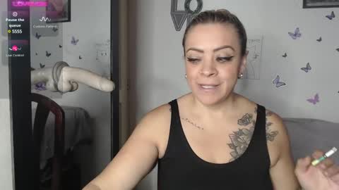 Snapshot of mature_liaa chatting on February 14, 1:45 am Mature liaa online show from February 14, 1:45 am