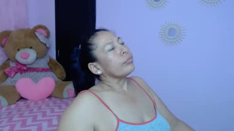 Snapshot of mature_martina_ chatting on January 14, 7:27 am Martina online show from January 14, 7:27 am