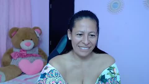 Snapshot of mature_martina_ chatting on January 28, 10:23 pm Martina online show from January 28, 10:23 pm
