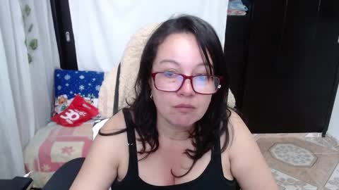 Snapshot of mature_wolf chatting on December 15, 2:27 pm Sonia online show from December 15, 2:27 pm