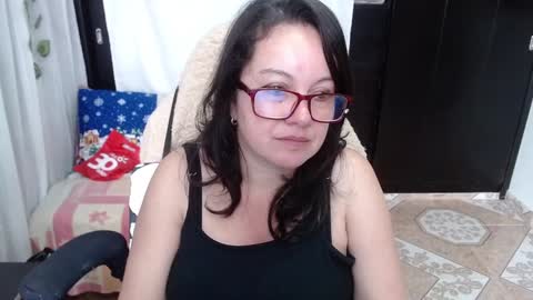 Snapshot of mature_wolf chatting on December 15, 5:31 pm Sonia online show from December 15, 5:31 pm