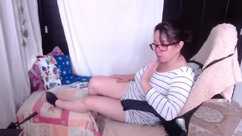 Snapshot of mature_wolf chatting on December 18, 6:35 pm Sonia online show from December 18, 6:35 pm