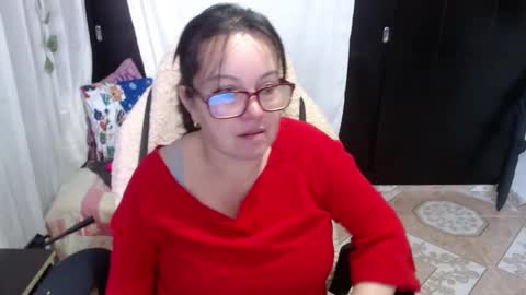 Snapshot of mature_wolf chatting on December 20, 2:27 pm Sonia online show from December 20, 2:27 pm