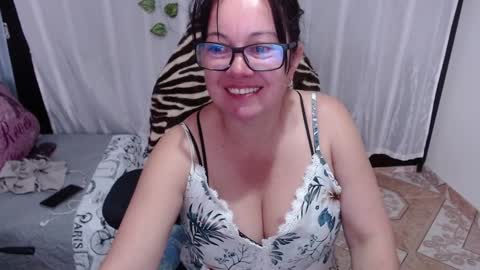 Snapshot of mature_wolf chatting on February 5, 9:07 pm Sonia online show from February 5, 9:07 pm