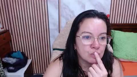Snapshot of mature_wolf chatting on October 15, 10:54 pm Sonia online show from October 15, 10:54 pm