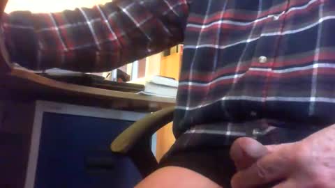 Maturedaddi online show from December 15, 10:52 am