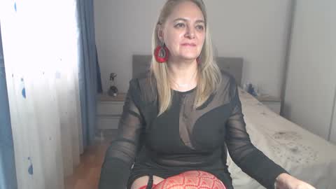 maturediana online show from February 27, 7:01 am