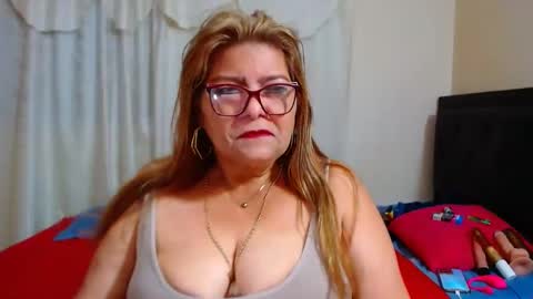 Snapshot of maturehot649 chatting on December 28, 7:00 am maturehot649 online show from December 28, 7:00 am