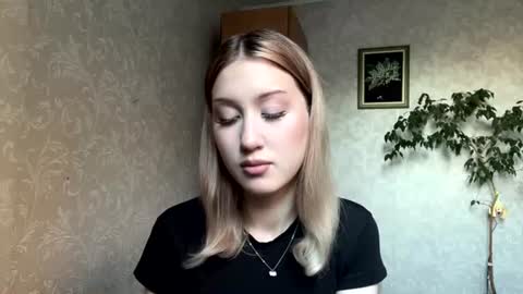 Snapshot of maudiesikes chatting on July 20, 3:36 pm Mia online show from July 20, 3:36 pm