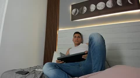 Snapshot of mauro_boy chatting on June 11, 12:32 am mauro_boy online show from June 11, 12:32 am