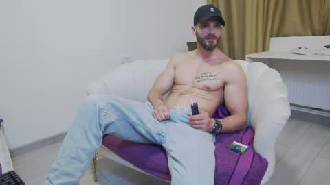 Snapshot of mauro_real_man chatting on April 23, 5:48 pm mauro_real_man online show from April 23, 5:48 pm