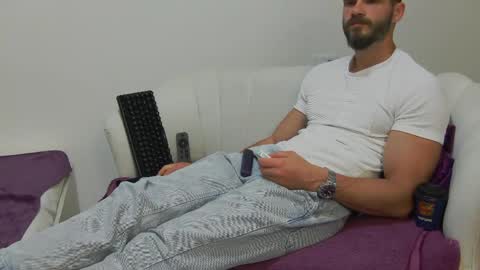Snapshot of mauro_real_man chatting on May 3, 6:47 pm mauro_real_man online show from May 3, 6:47 pm