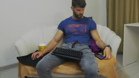 Snapshot of mauro_real_man chatting on May 9, 6:46 pm mauro_real_man online show from May 9, 6:46 pm