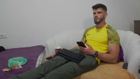 Snapshot of mauro_real_man chatting on May 19, 7:20 pm mauro_real_man online show from May 19, 7:20 pm