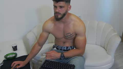 Snapshot of mauro_real_man chatting on June 7, 4:22 pm mauro_real_man online show from June 7, 4:22 pm