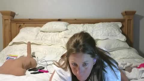 Mavierose online show from April 22, 1:30 am