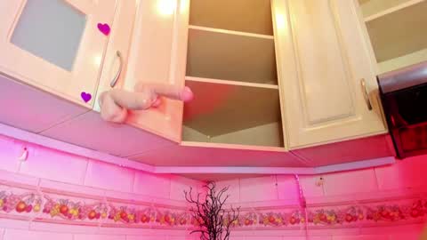 Mavy  online show from December 12, 5:48 pm