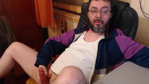 Max online show from December 4, 8:40 pm