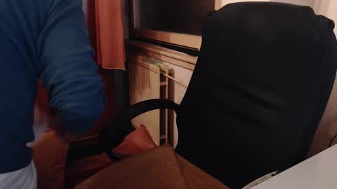 Max online show from October 13, 1:05 am