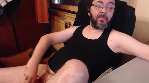 Max online show from October 18, 5:54 am