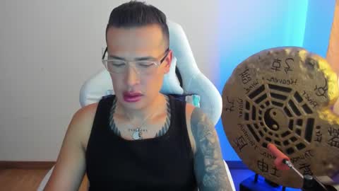 Snapshot of max__b chatting on March 9, 8:21 pm max__b online show from March 9, 8:21 pm