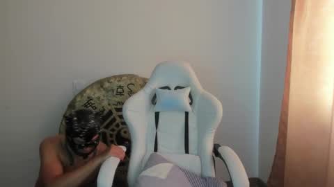 Snapshot of max__b chatting on March 10, 6:12 pm max__b online show from March 10, 6:12 pm