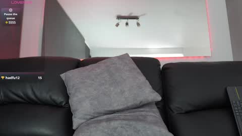 Snapshot of max_cortes1_ chatting on December 4, 5:00 pm 60 OFF ON MY OF ONLY FOR TODAY online show from December 4, 5:00 pm