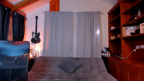 max D. online show from January 22, 1:00 pm