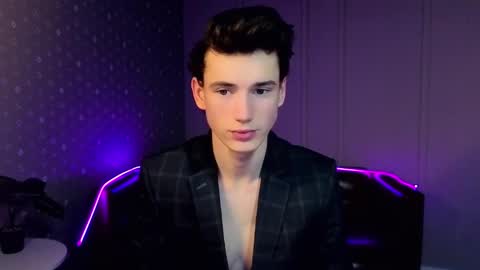 Snapshot of max_foks chatting on December 22, 9:50 am Max online show from December 22, 9:50 am