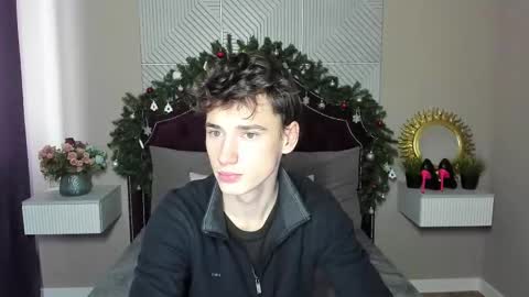 Snapshot of max_foks chatting on January 8, 7:10 am Max online show from January 8, 7:10 am