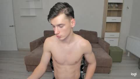 Snapshot of max_foks_ chatting on February 16, 5:31 pm max_foks_ online show from February 16, 5:31 pm