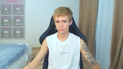 Snapshot of max_gen chatting on October 5, 1:04 am Max Gen with tats 24years And Ethan without tats 20 years online show from October 5, 1:04 am