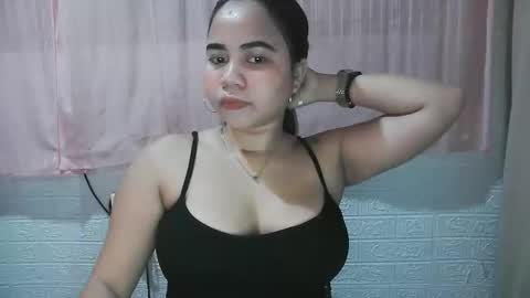 Snapshot of max_lovely123 chatting on June 1, 10:28 am max_lovely123 online show from June 1, 10:28 am