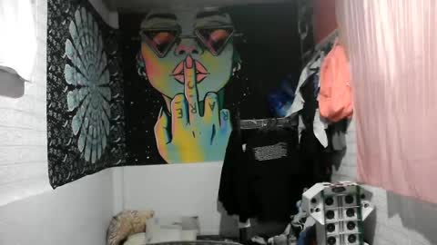 Snapshot of max_lovely123 chatting on June 14, 9:44 am max_lovely123 online show from June 14, 9:44 am