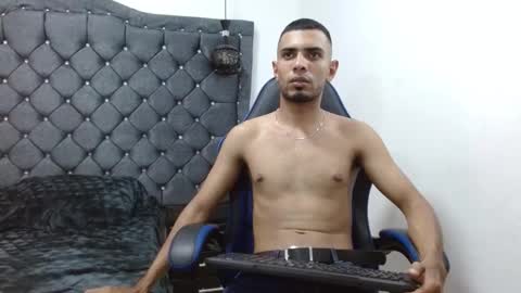 max milk2 online show from March 2, 6:59 pm