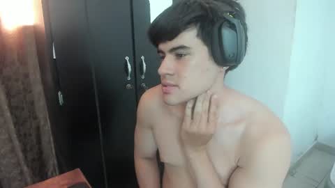 Snapshot of max_miller66 chatting on August 3, 4:33 pm Max online show from August 3, 4:33 pm