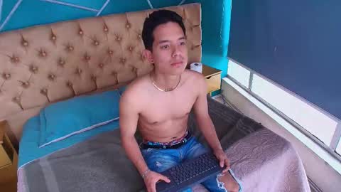 Snapshot of max_myerss chatting on March 28, 7:57 pm Max Myerss online show from March 28, 7:57 pm