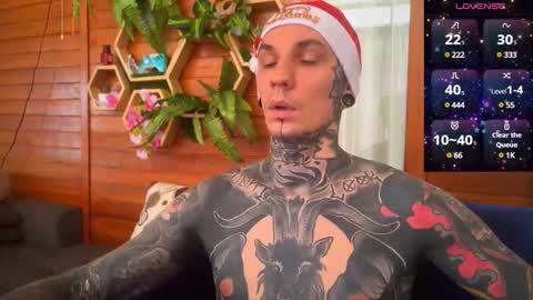 Snapshot of max_reaves chatting on December 26, 5:04 am    online show from December 26, 5:04 am
