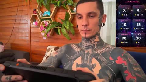 Snapshot of max_reaves chatting on December 31, 6:16 am    online show from December 31, 6:16 am