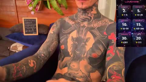 Snapshot of max_reaves chatting on January 5, 6:24 am    online show from January 5, 6:24 am