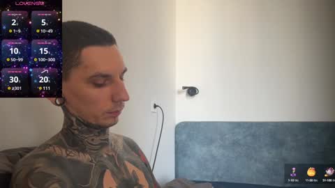 Snapshot of max_reaves chatting on February 1, 10:48 am    online show from February 1, 10:48 am