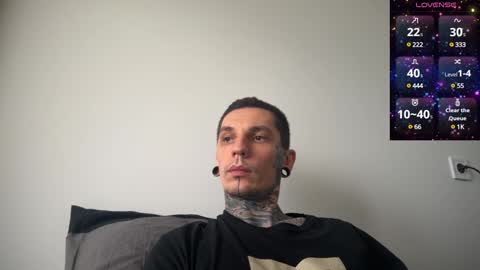 Snapshot of max_reaves chatting on February 6, 1:32 pm    online show from February 6, 1:32 pm