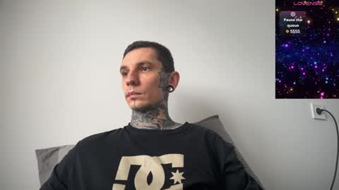 Snapshot of max_reaves chatting on February 7, 10:19 am    online show from February 7, 10:19 am