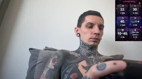 Snapshot of max_reaves chatting on February 11, 11:10 am    online show from February 11, 11:10 am